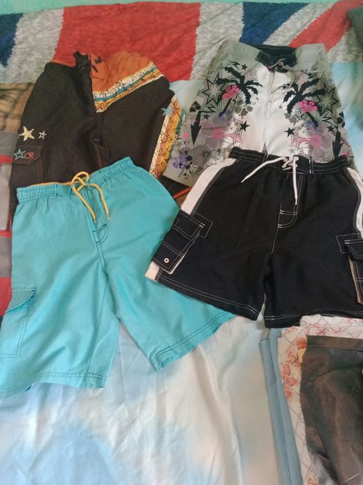 Vand lot haine baieti aprox. 7-10 ani