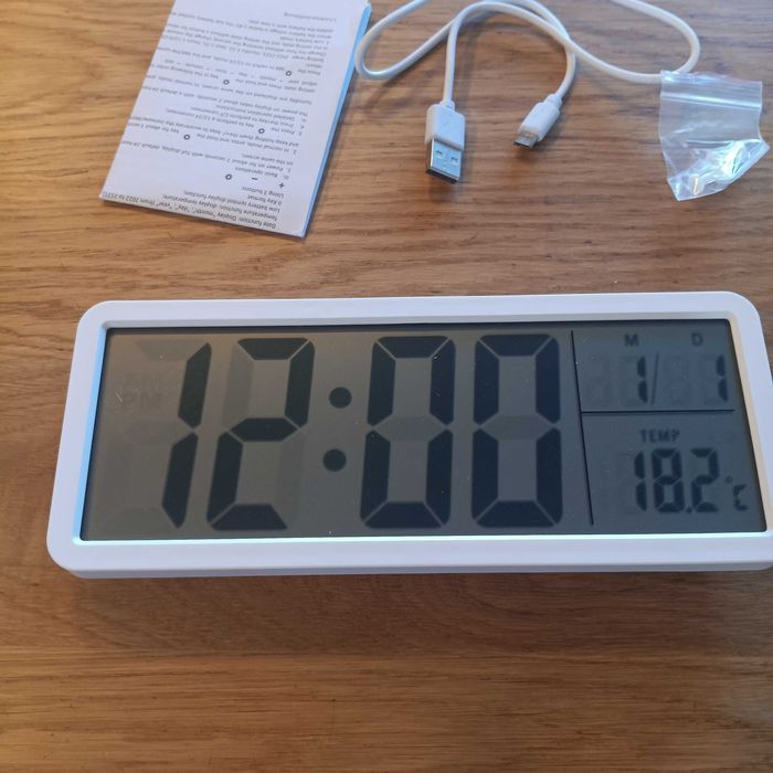 НОВ! Дигитален стенен часовник, големи цифри, температура, безшумен