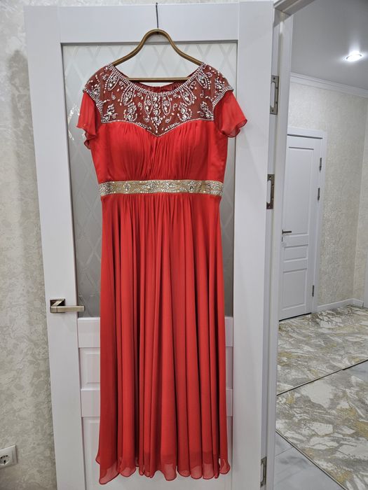 Продам красивое нарядное платье