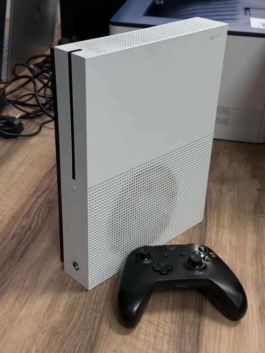 Xbox one S 1Tb + игры