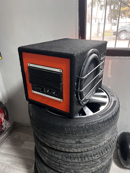 Автомобильный Сабвуфер