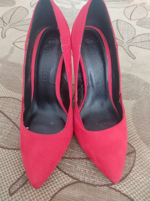 Vând pantofi Bershka