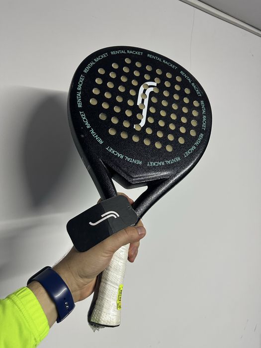 Doua rachete padel premium ca noi