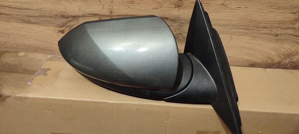 Продам правое зеркало Hyundai Accent