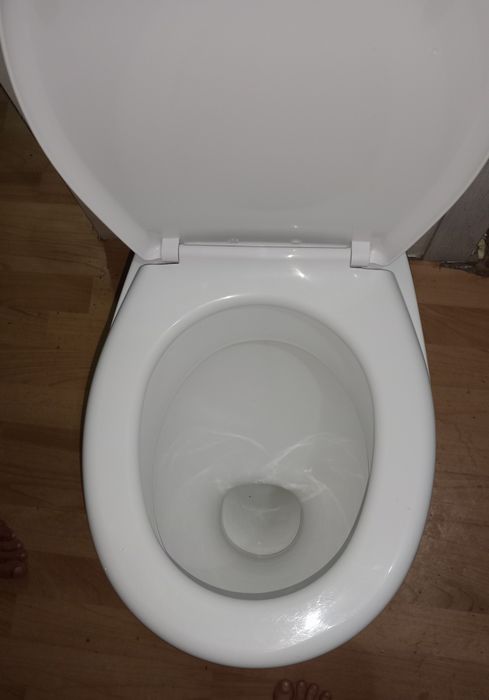Продам унитаз  б/у.