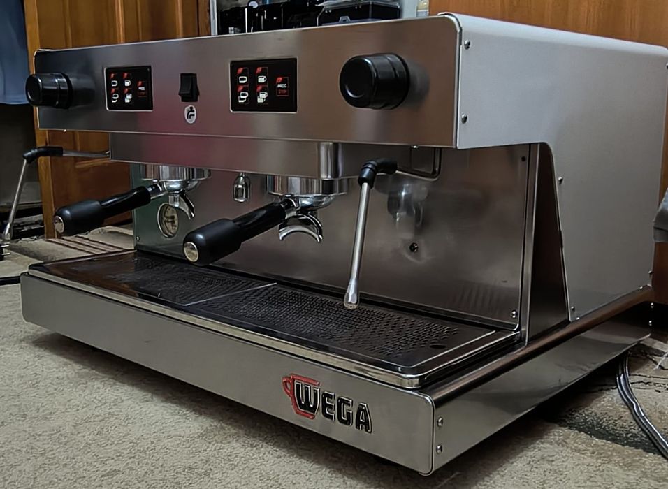 Профессиональная Кофемашина Wega