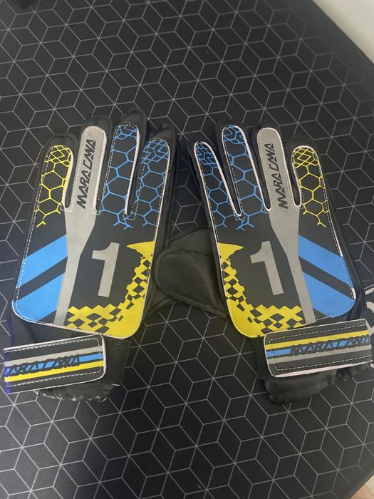 Vând mănuși fotbal