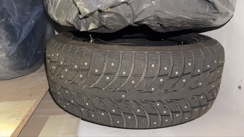 зимние шипованные шины 215/55/R17
