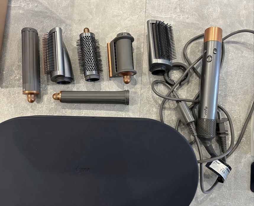 Dyson hairdryer / сешоар преса маша