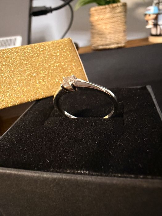 Inel de logodna cu diamant Teilor, aur alb