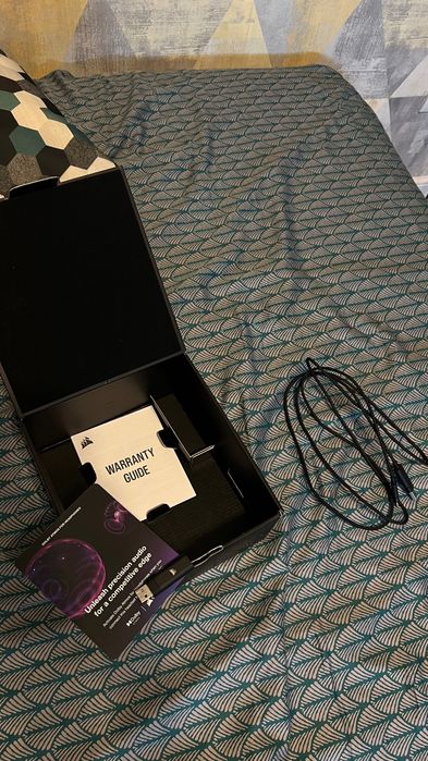 Căști wireless pentru gaming Corsair HS80 + Cooling Pads