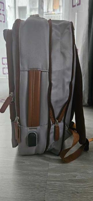 Ghiozdan ideal pentru călătoriile cu avionul