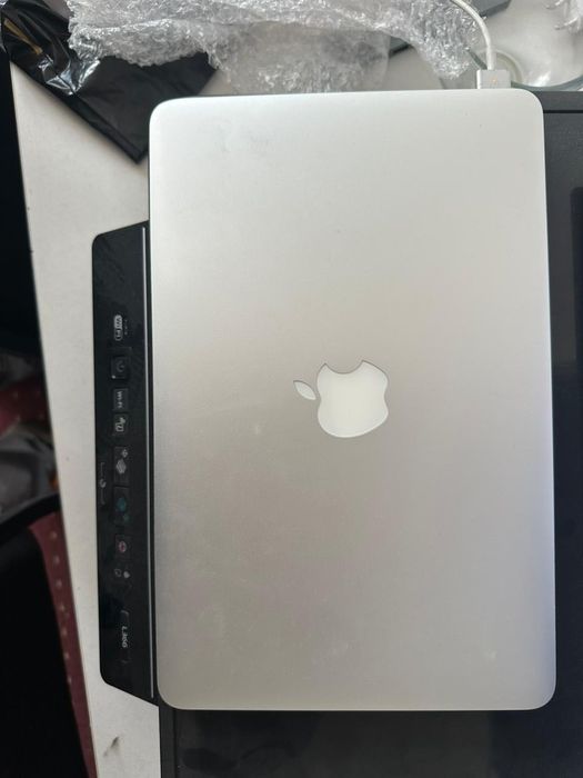 Macbook air, 2012 года 11 дьюмовый
