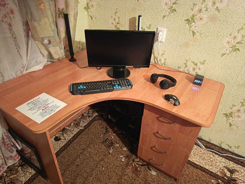 Компьютерный стол