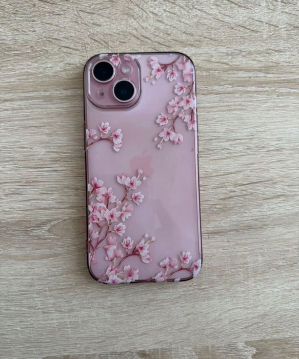 Продам Iphone 15 pink 256 Гб и чехлы