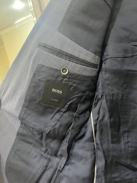 Костюм бренда Hugo boss