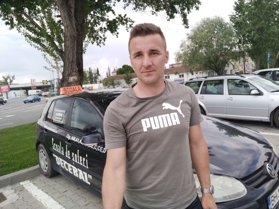 Instructor auto (automat sau manual)  scoala auto Decebal