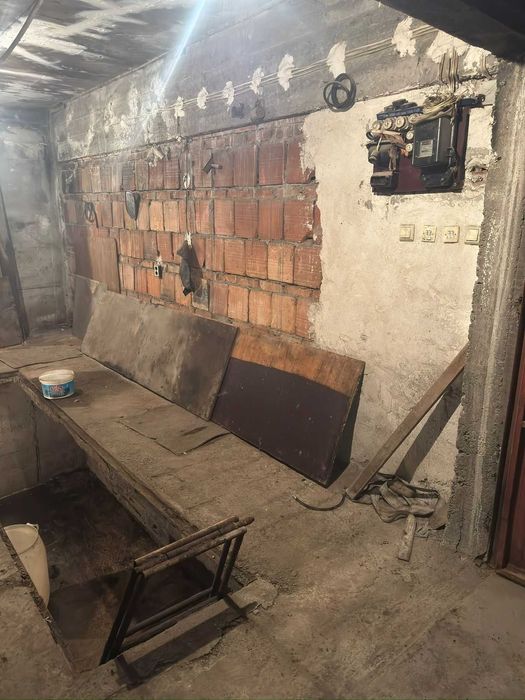 Продава ГАРАЖ на две нива, ПАРКОМЯСТО, гр. Велико Търново