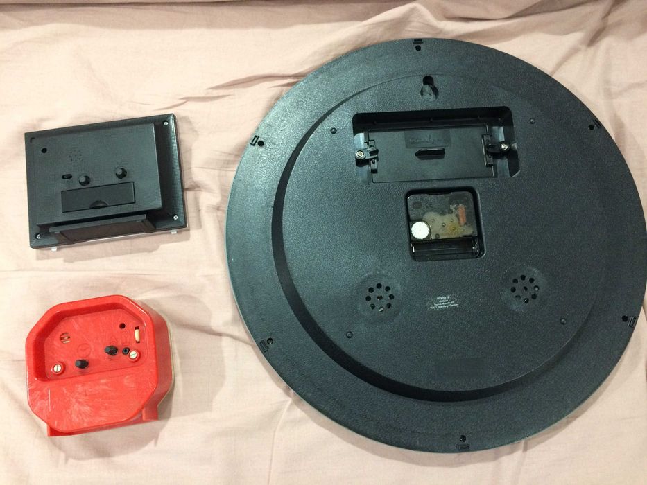 Настолни и стенни часовници - електронни  и ръчни от соца