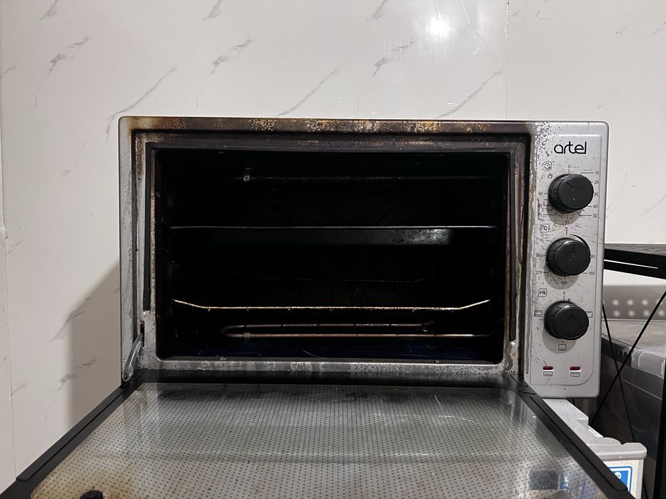 Продается духовка  Artel MD 3618 E серый, черный
