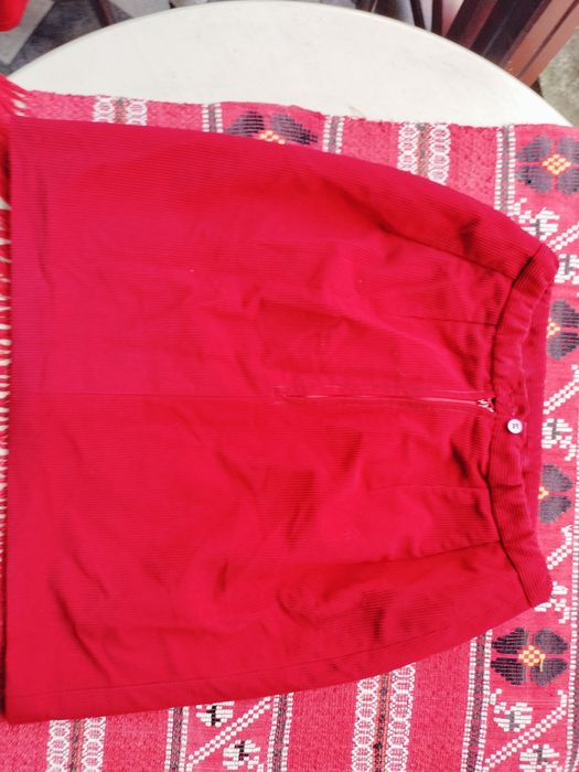 Fustă scurtă elegantă de damă din reiat / catifea reiată –mărimea M
