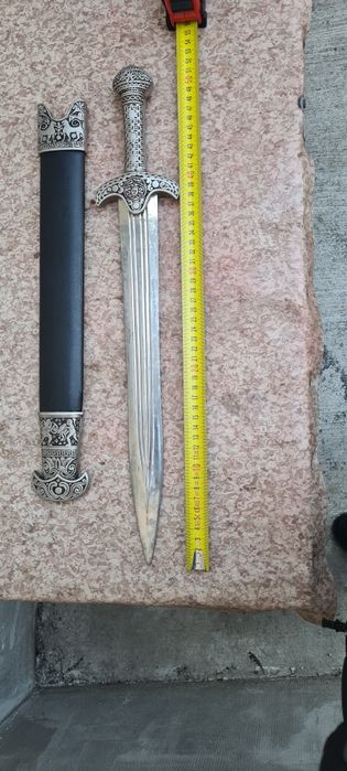 Реквизит за филм реплика на гладиаторски меч. Изработен от масивно жел