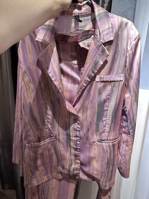 Костюм женский 46 размера Атласный материал