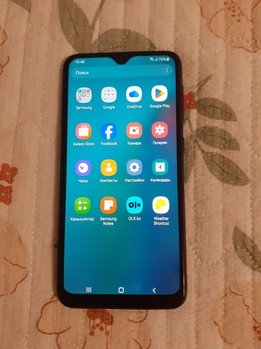Продам Samsung A10.