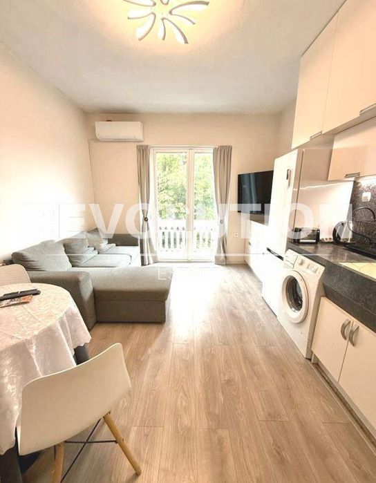 Тристаен апартамент в района на Гръцка махала!