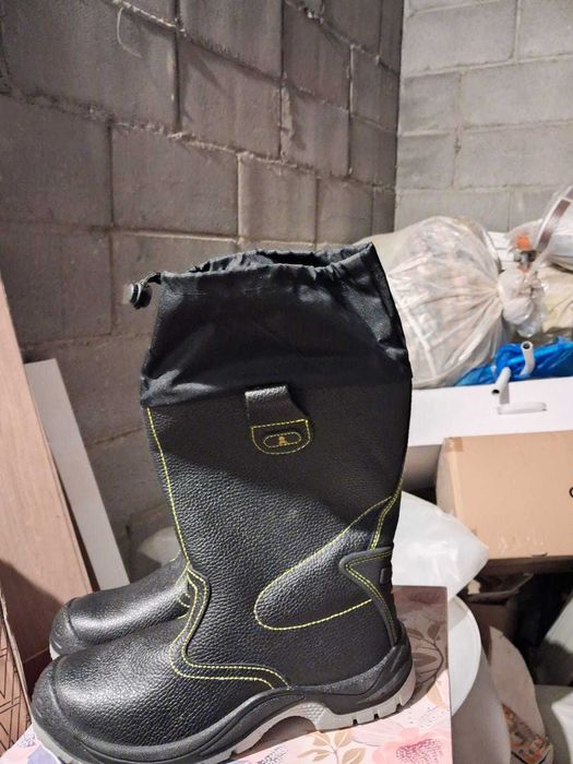 Продам спецобувь