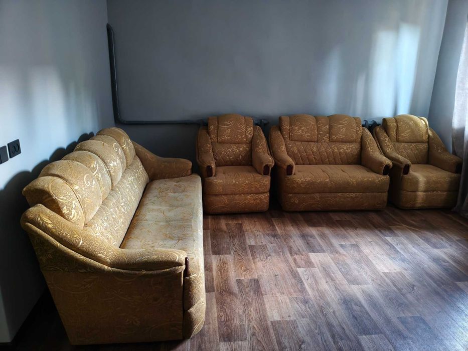 Продам диван с креслами