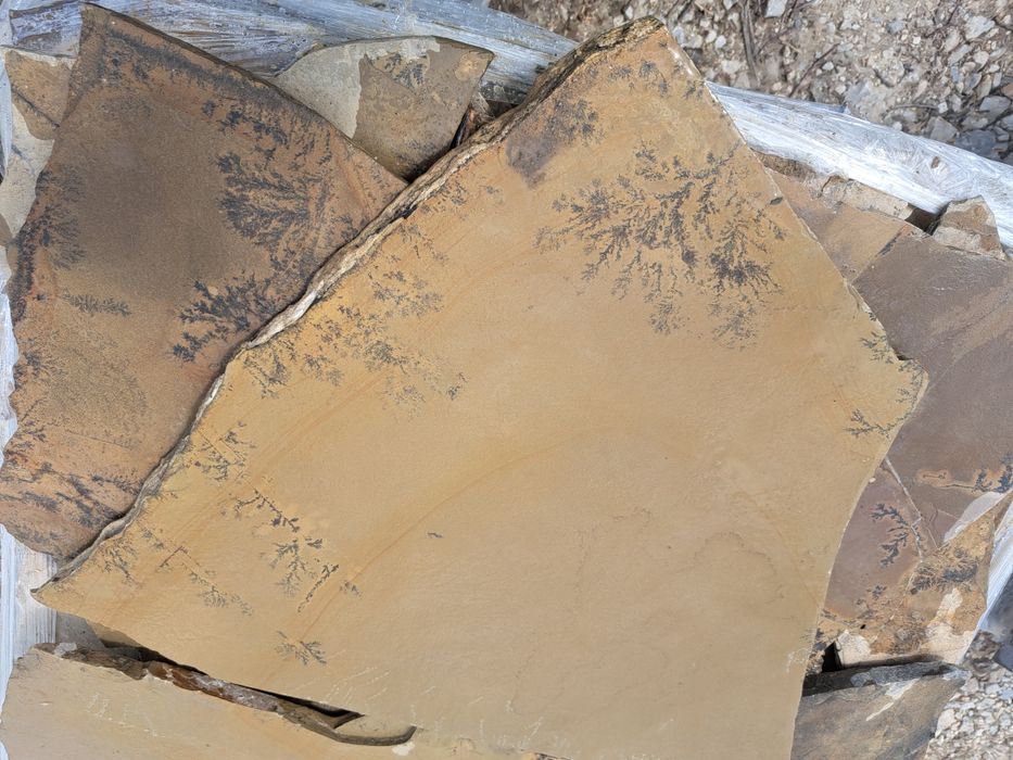 Естествен камък ,гнайс , тикли ,настилка и облицовка