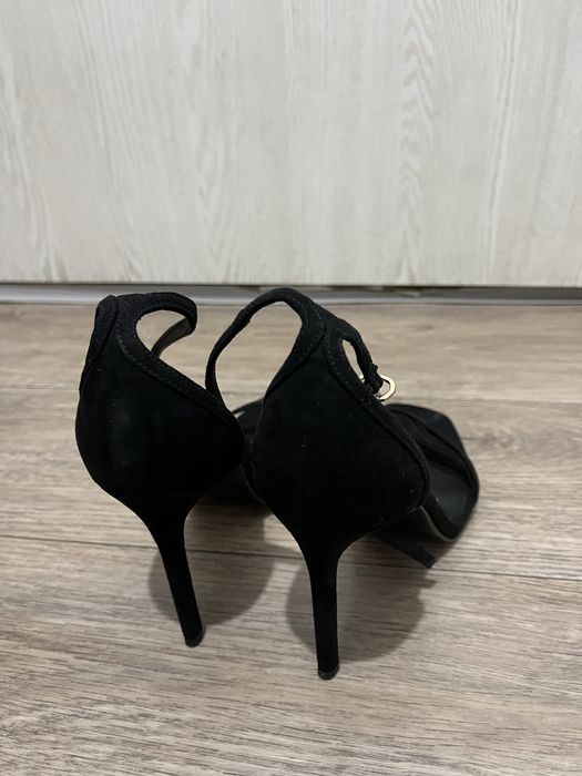 Босоножки от бренда Mango