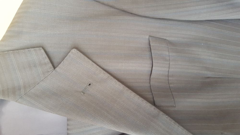 Costum gri barbati+camasa+cravata masura m ptr 1,70 impecabil