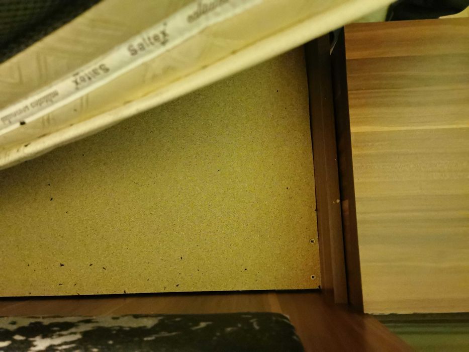 Vând pat matrimonial 140x200 cu saltea