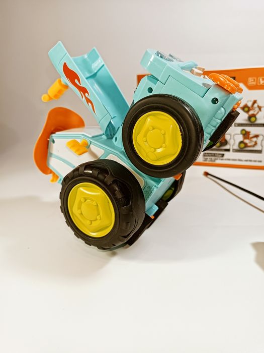 Танцующий синий трактор