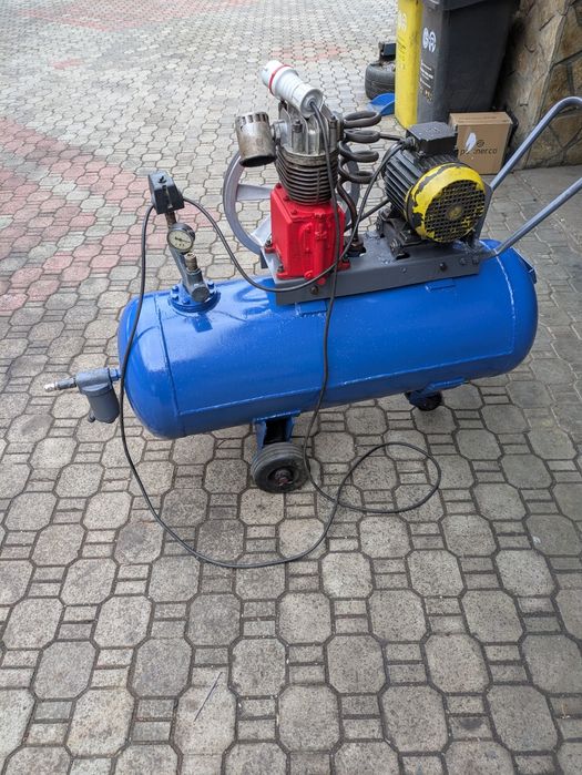 Compresor aer trifazic industrial cu pistoane