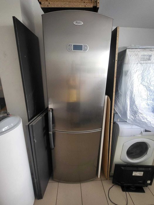 Продавам неработещ хладилник с фризер Whirlpool ARC 4190/IX -  Инокс за части или ремонт в София.