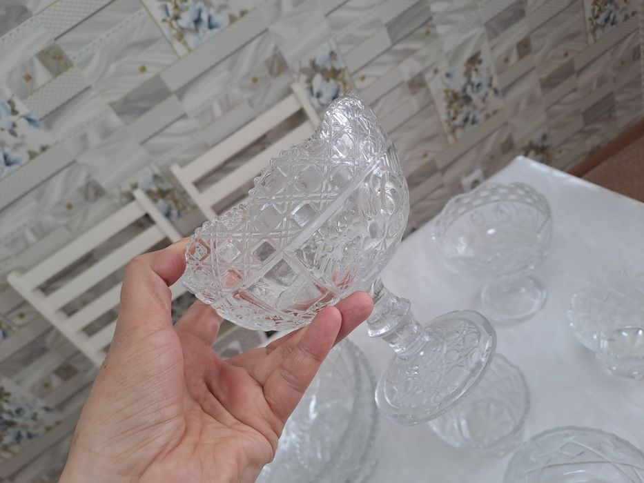 Продам посуду под хрусталь.
