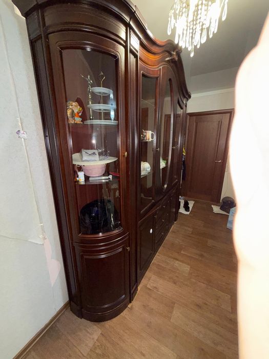 Продается Шкаф-витрина