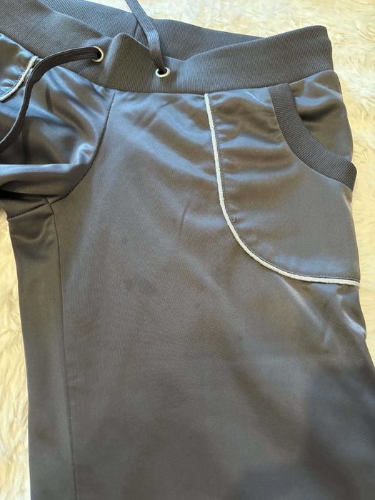Pantaloni pana la genunchi S gri material lucios cu buzunare Terranova