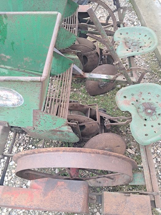 Mașină de pus cartofi