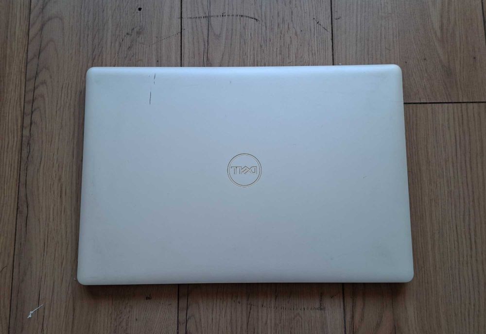 15.6' Dell Intel Core i5-8265u/12GB/AMD Radeon 520 2GB GDDR5/256GB SSD