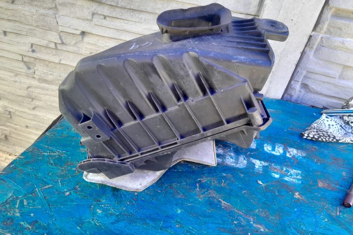 Carcasa filtru aer 03G133835B - 2.0 BPW 03G133835B - 2.0 BPW Audi A4