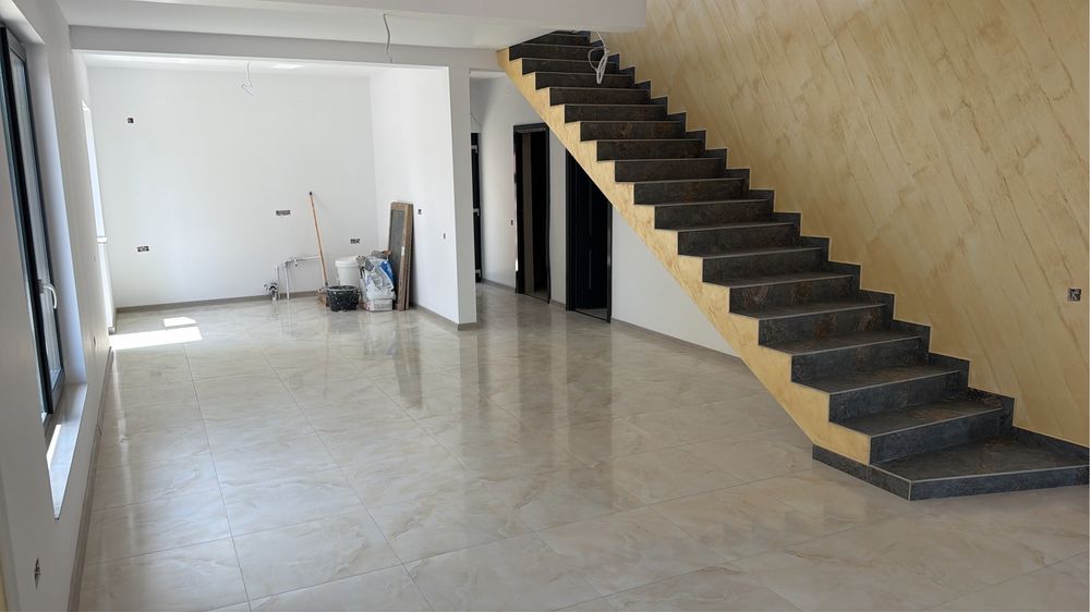 Casa la intrare in satul Costi