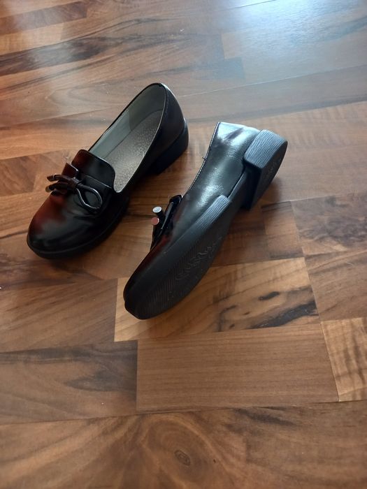 Продам детские туфли