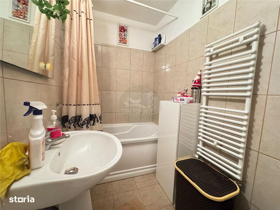 Apartament la mansarda cu 3 camere si balcon in Vasile Aaron