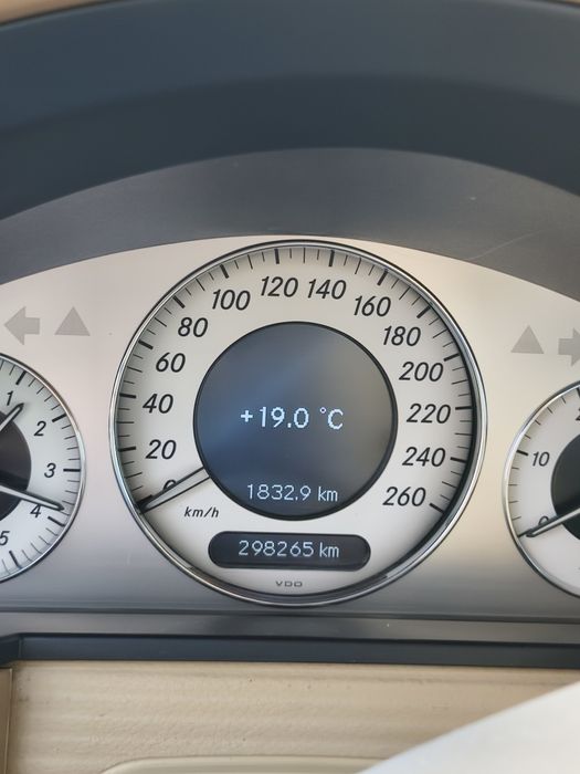 Vând Mercedes Benz W211