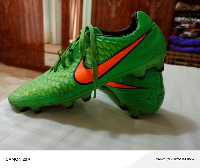 Футбольные бутсы