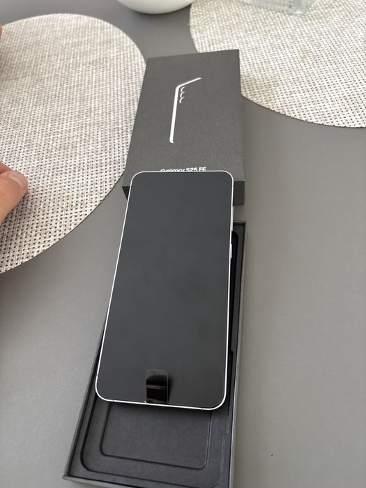 Vând telefon samsung s25 fe